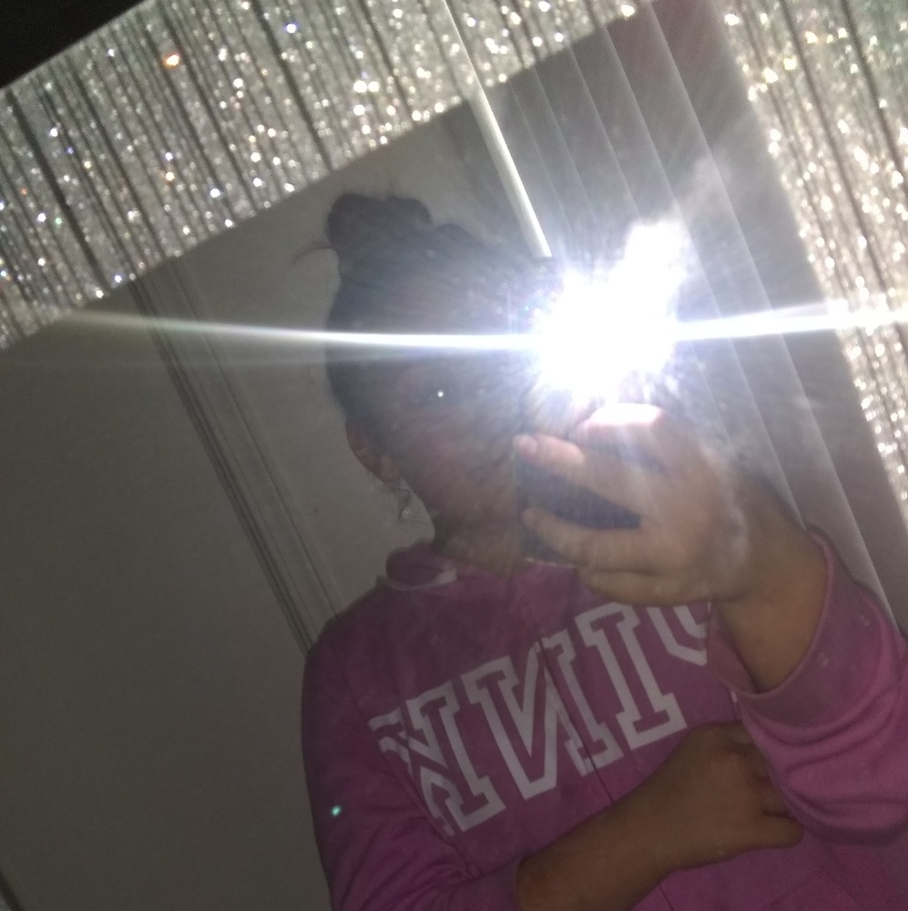 Meet your Posher, Larisa